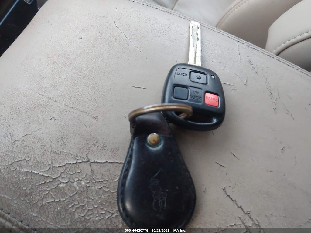 2000 Lexus LX 470 photo 11