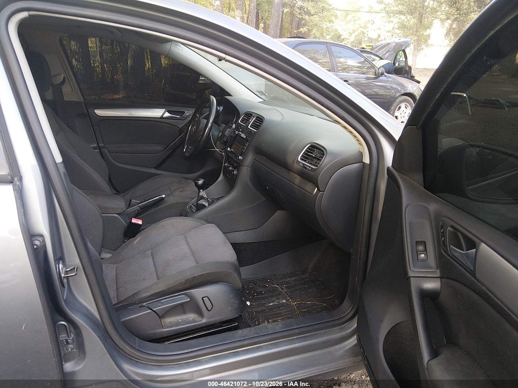 2013 Volkswagen Golf 2.0L TDI 4-Door photo 5