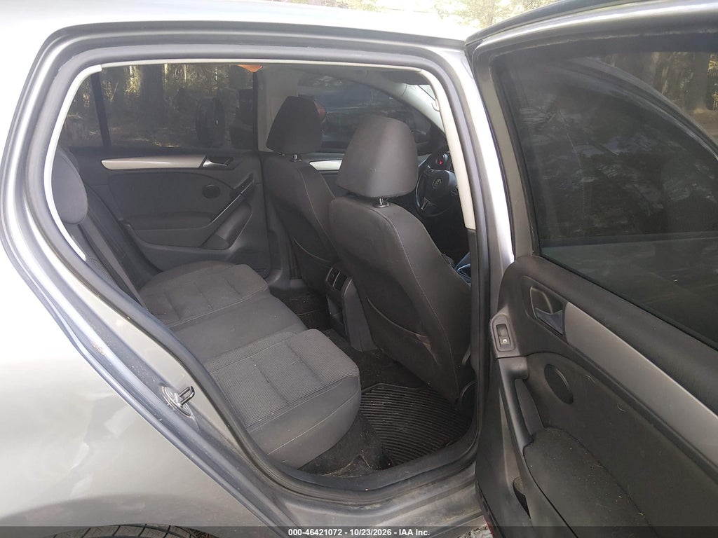 2013 Volkswagen Golf 2.0L TDI 4-Door photo 8