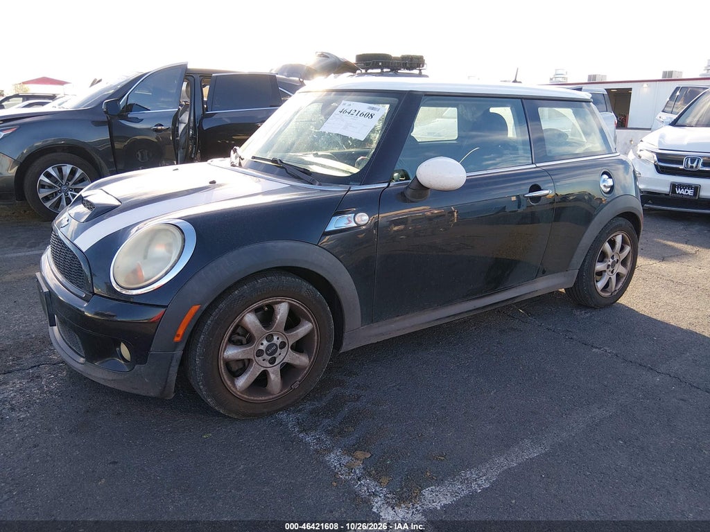 2010 Mini Cooper S photo 2