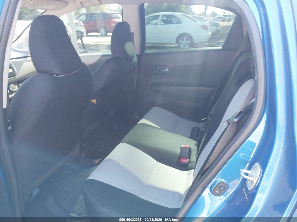 2012 Toyota Yaris LE photo 8