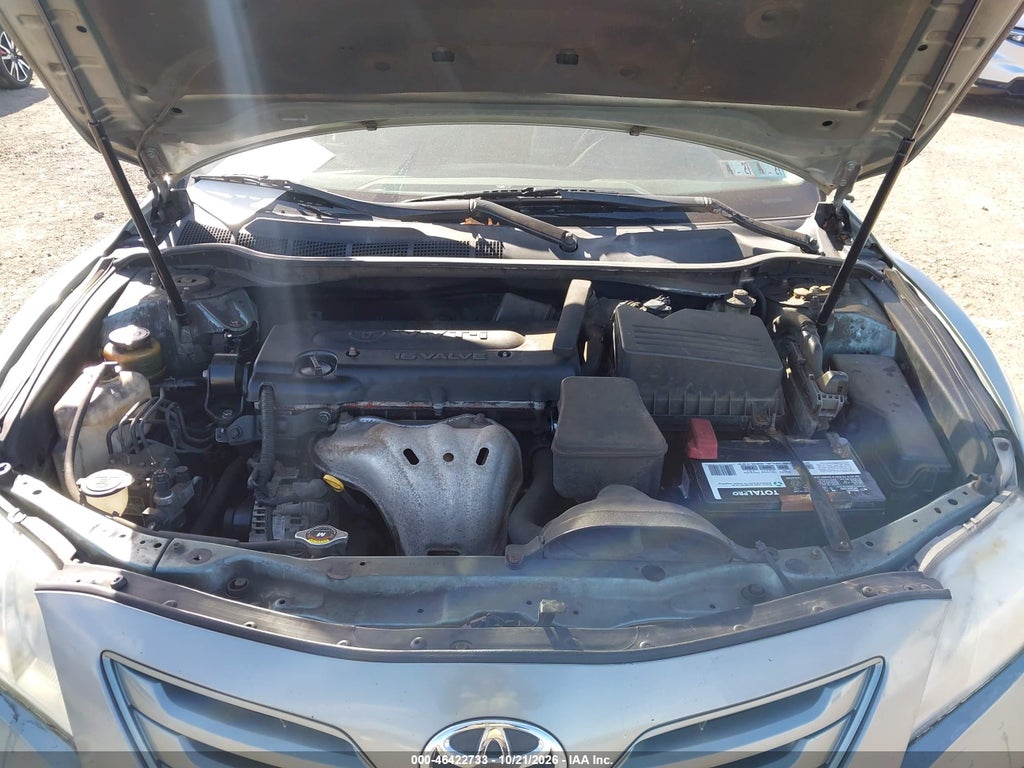2009 Toyota Camry LE photo 10