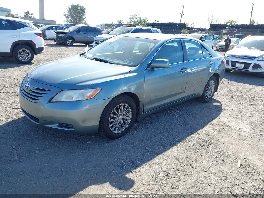 2009 Toyota Camry LE photo 2