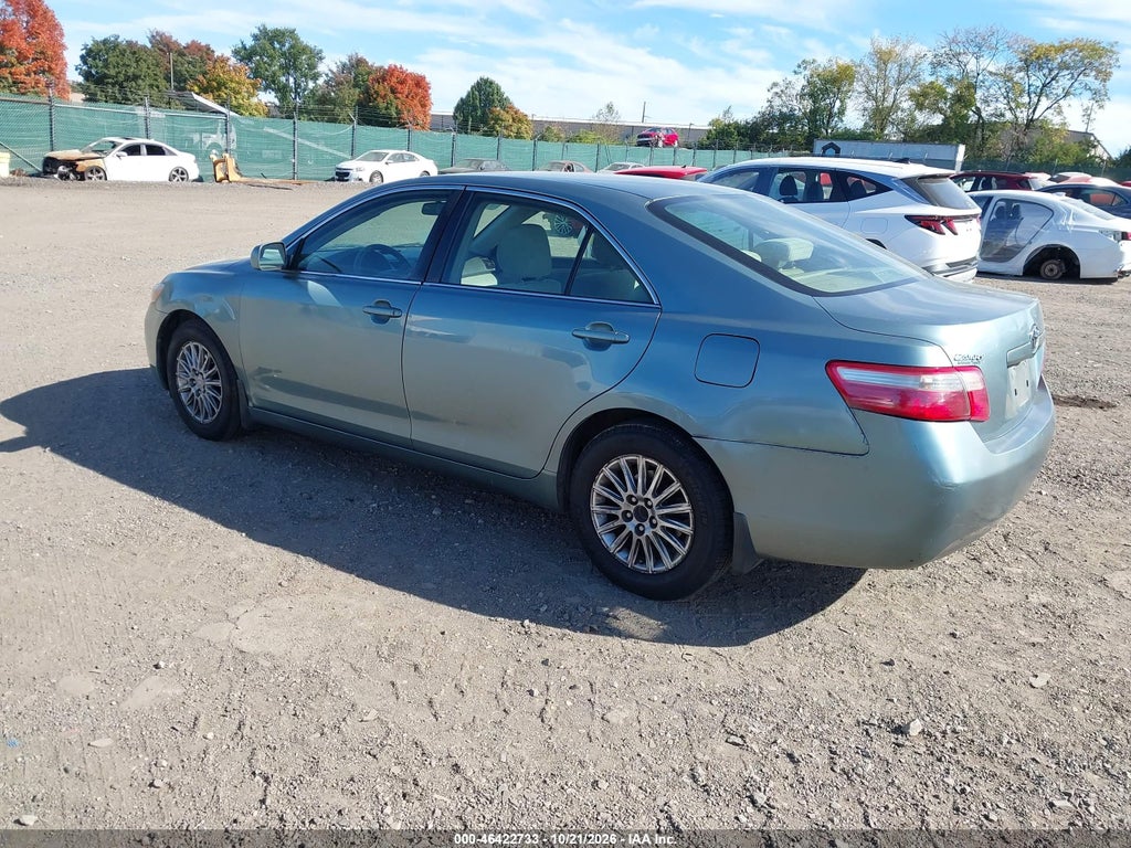 2009 Toyota Camry LE photo 3
