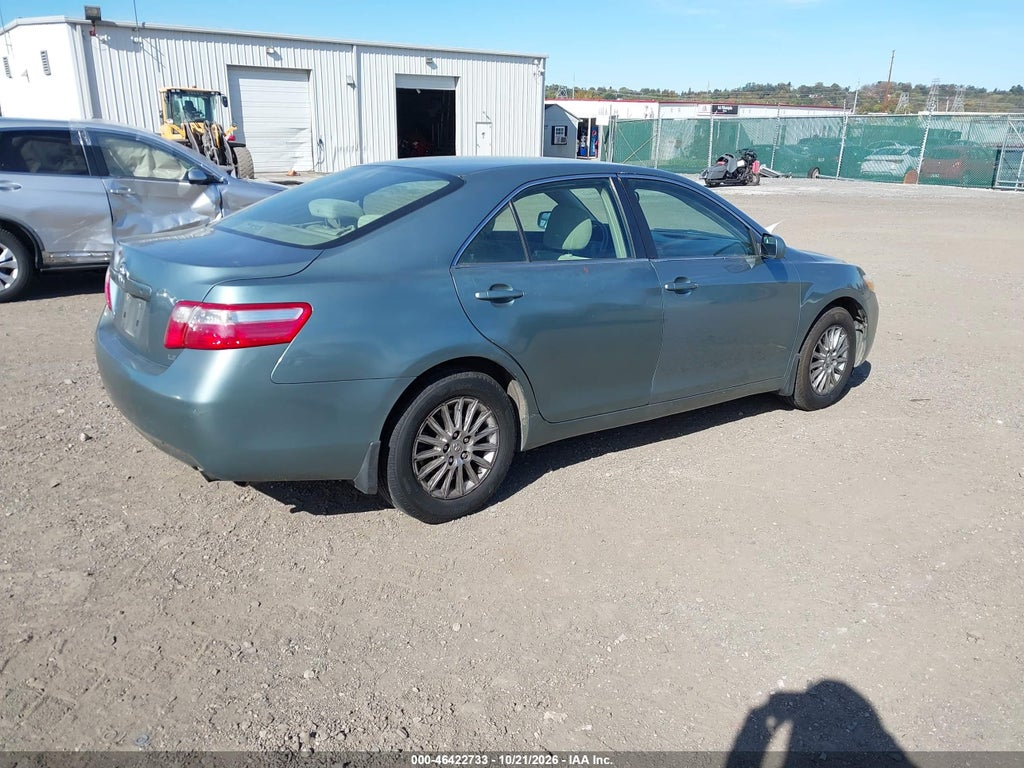 2009 Toyota Camry LE photo 4