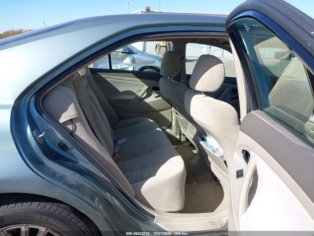 2009 Toyota Camry LE photo 8