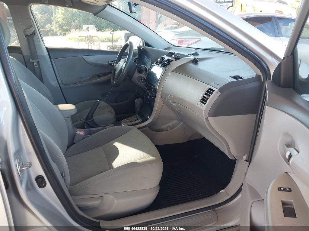 2010 Toyota Corolla LE photo 5
