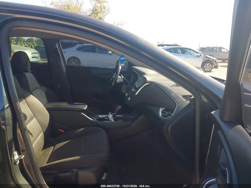 2017 Chevrolet Malibu 1LT photo 5
