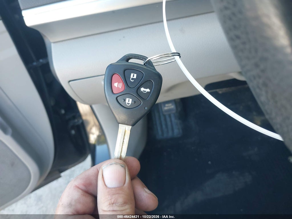 2013 Toyota Camry LE photo 11