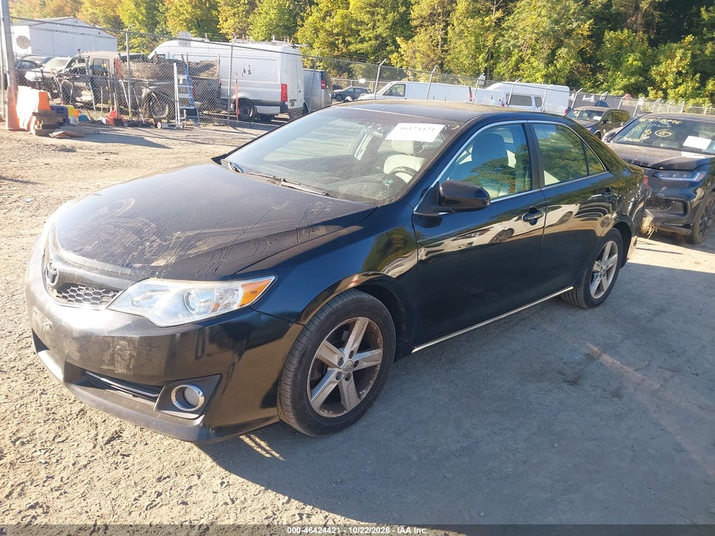 2013 Toyota Camry LE photo 2