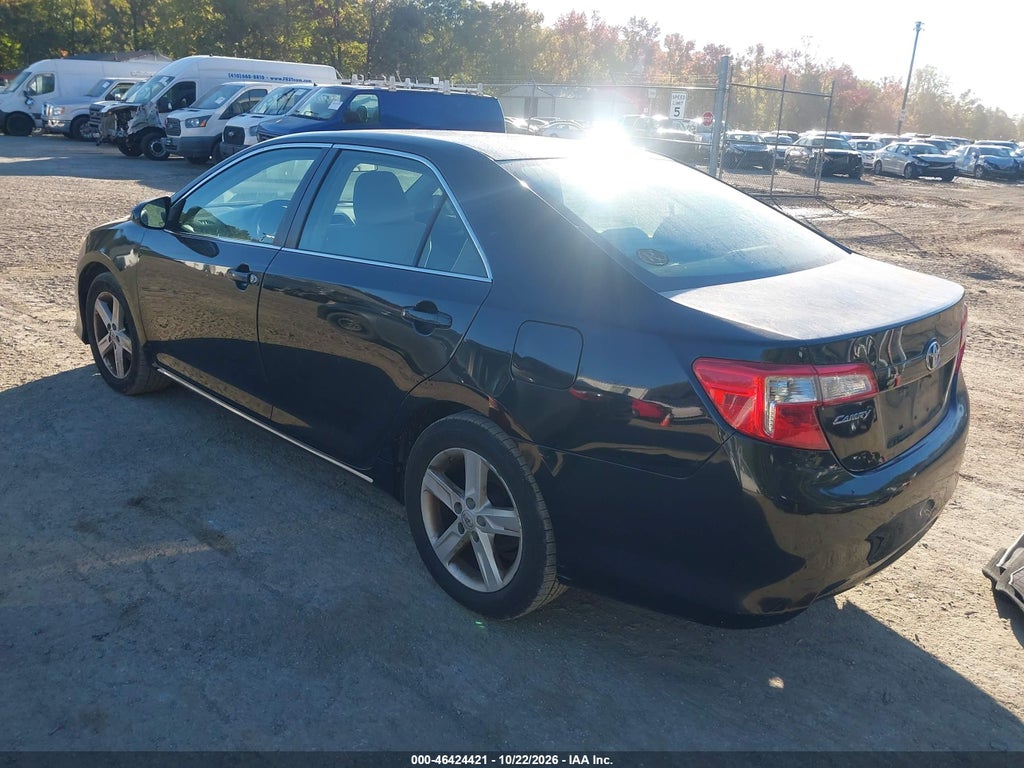 2013 Toyota Camry LE photo 3