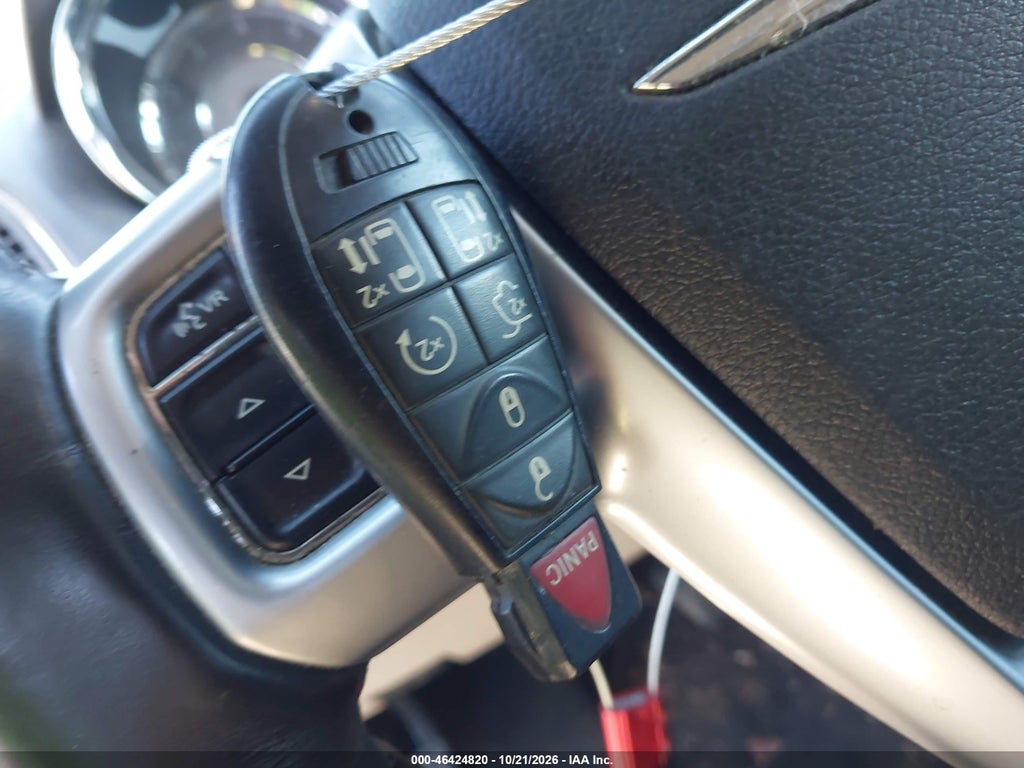 2012 Chrysler Town & Country Touring photo 11