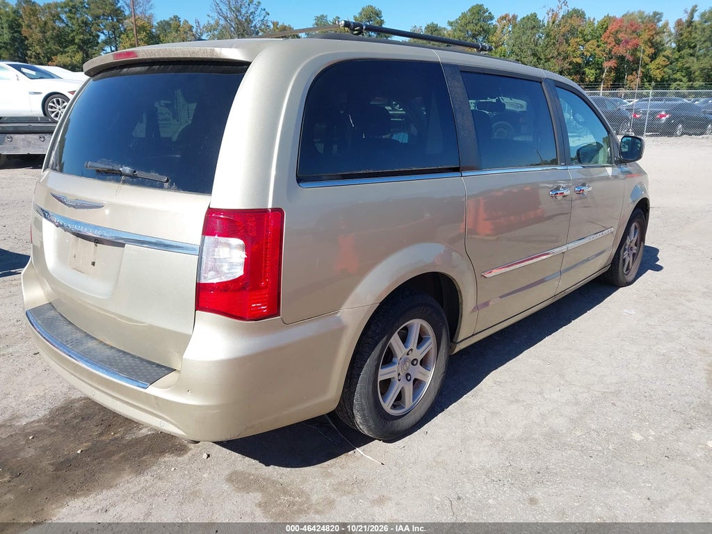 2012 Chrysler Town & Country Touring photo 4