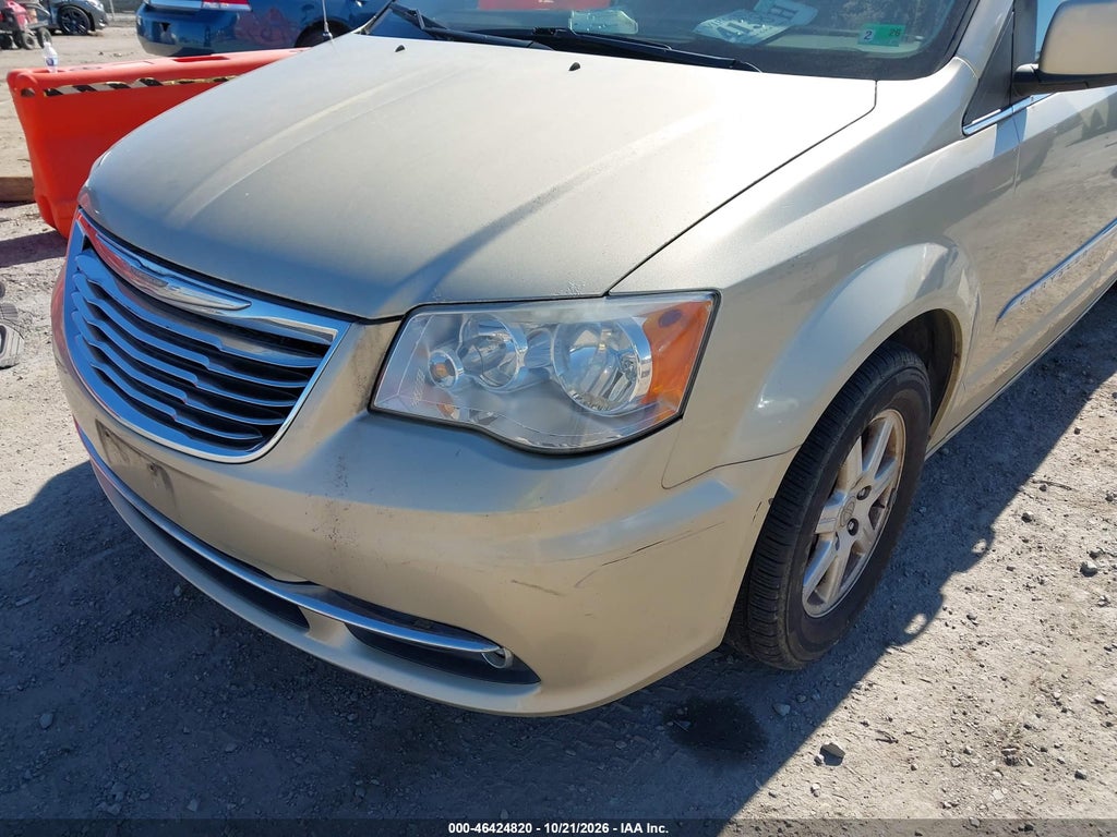 2012 Chrysler Town & Country Touring photo 6
