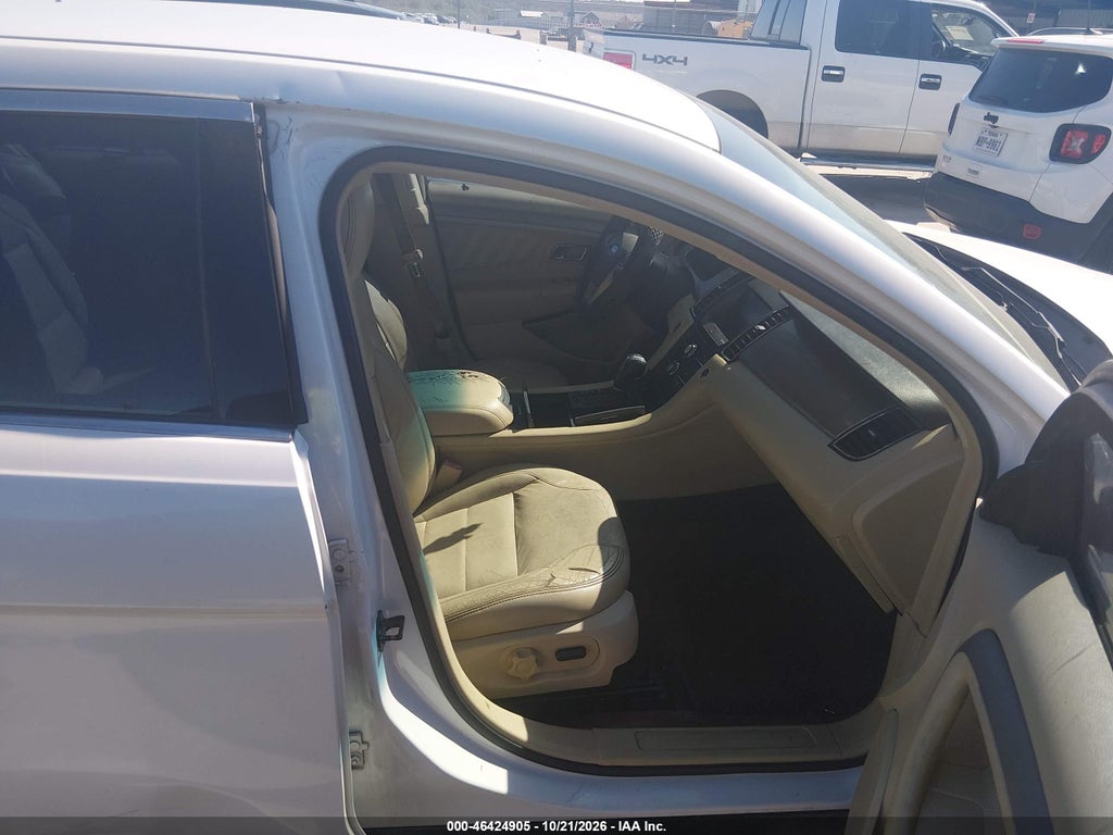 2014 Ford Taurus SEL photo 5