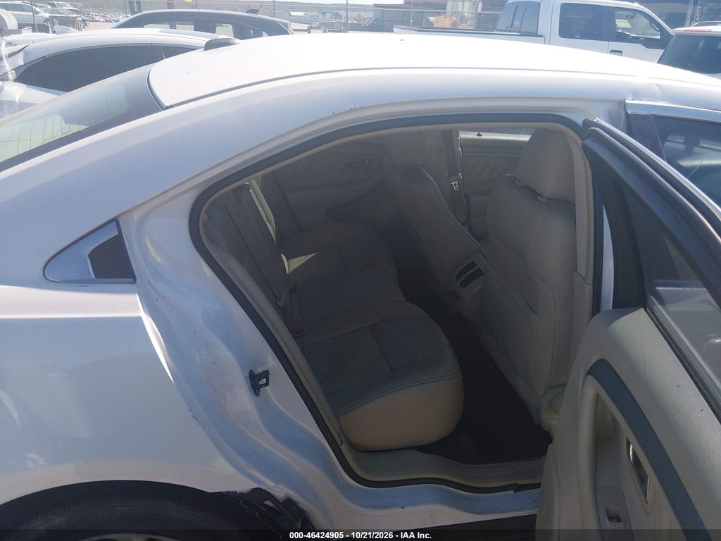 2014 Ford Taurus SEL photo 8