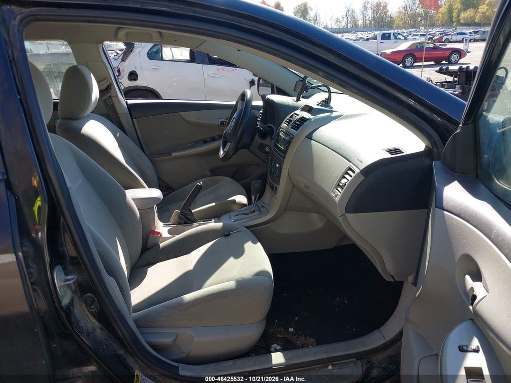 2012 Toyota Corolla LE photo 5