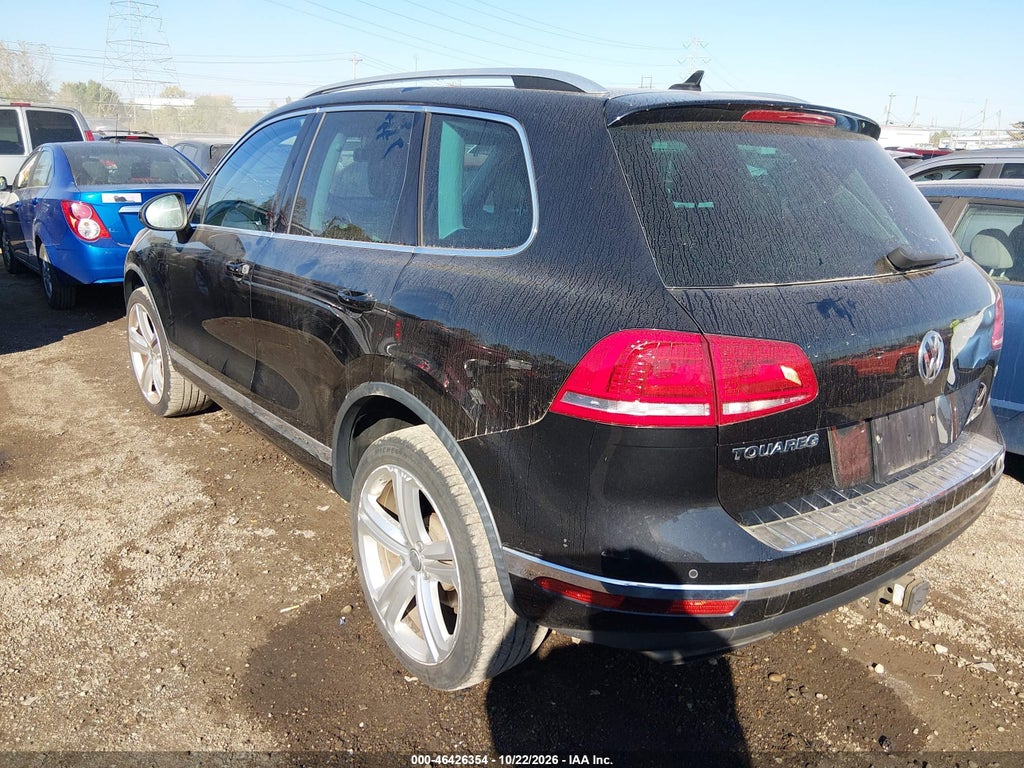 2016 Volkswagen Touareg VR6 LUX photo 3