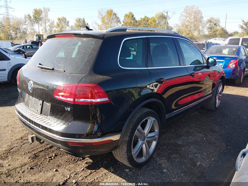 2016 Volkswagen Touareg VR6 LUX photo 4