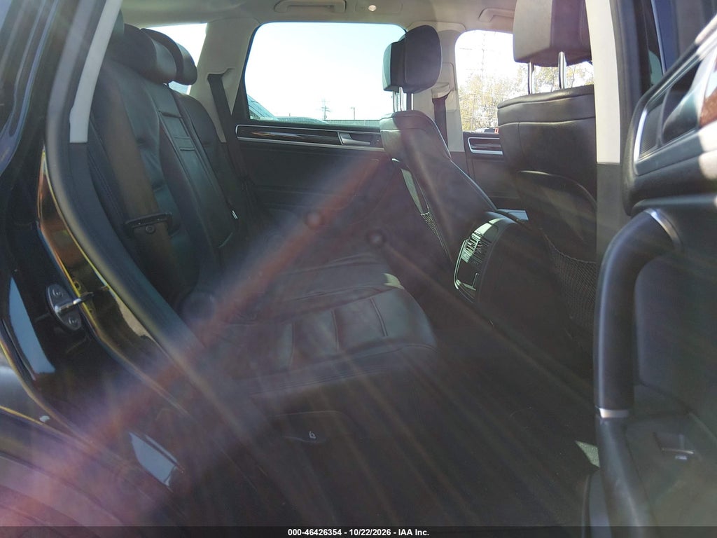 2016 Volkswagen Touareg VR6 LUX photo 8