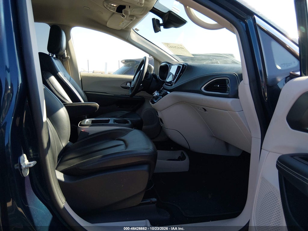 2024 Chrysler Pacifica Hybrid Select photo 5