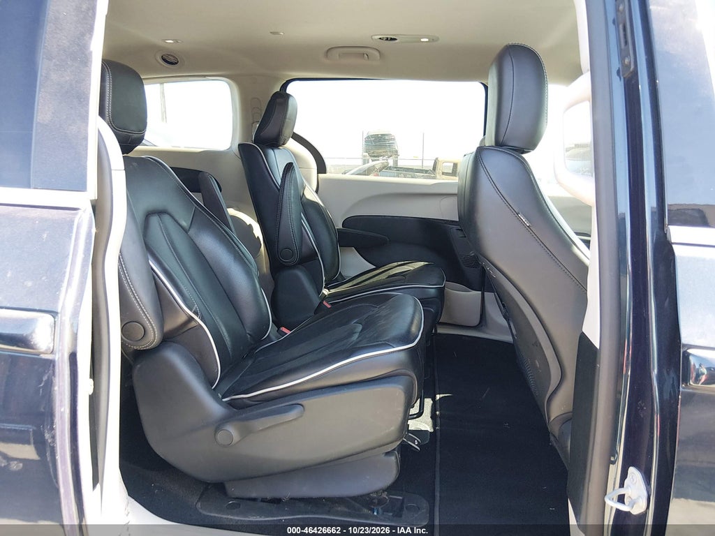 2024 Chrysler Pacifica Hybrid Select photo 8
