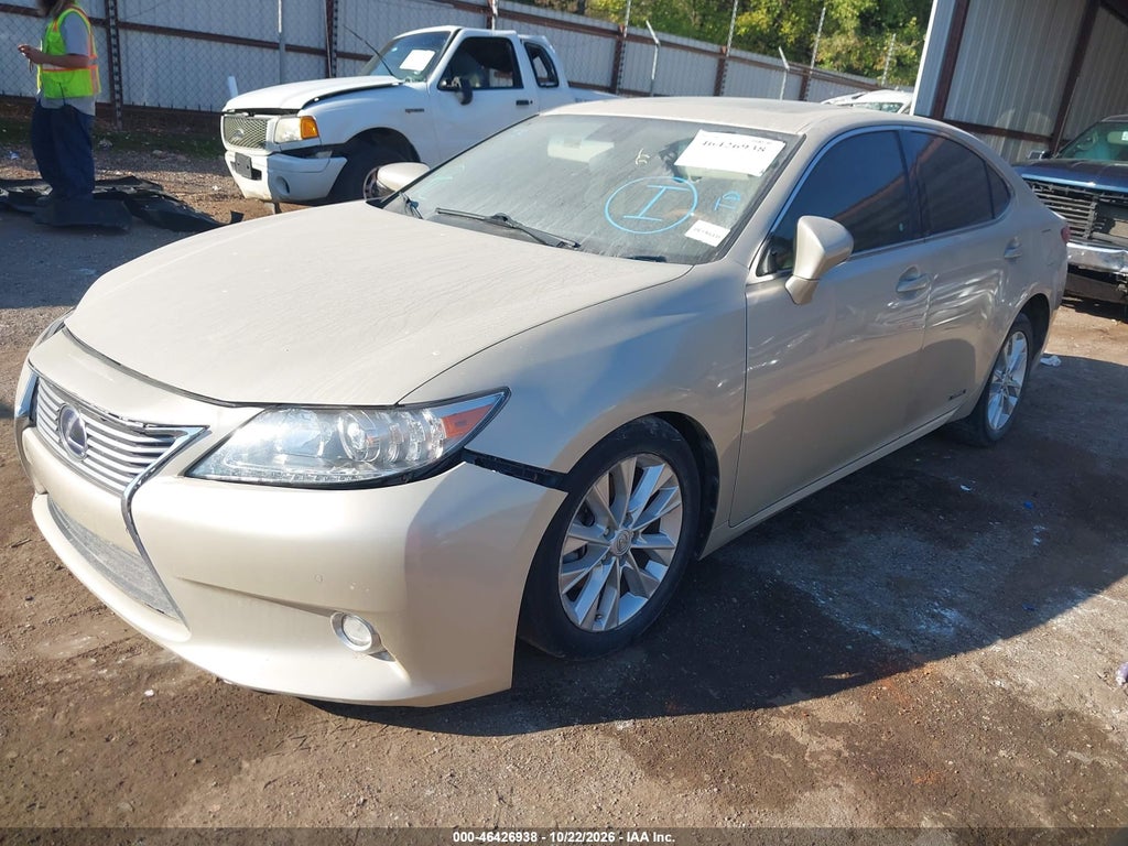 2015 Lexus ES 300H photo 2