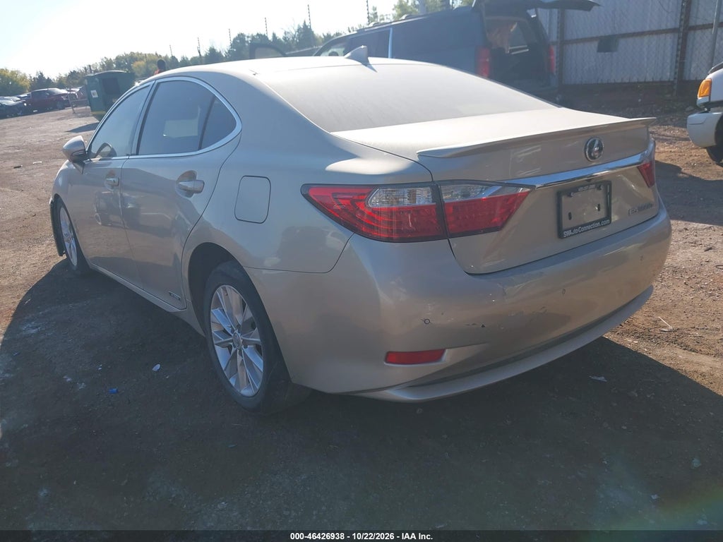 2015 Lexus ES 300H photo 3