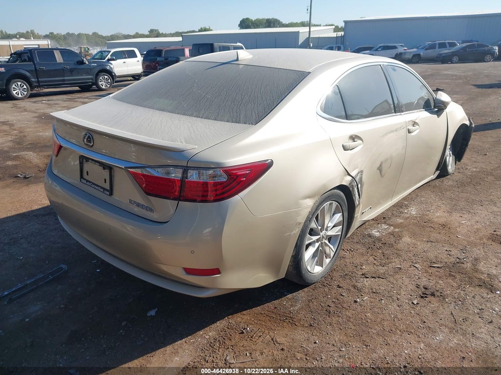2015 Lexus ES 300H photo 4
