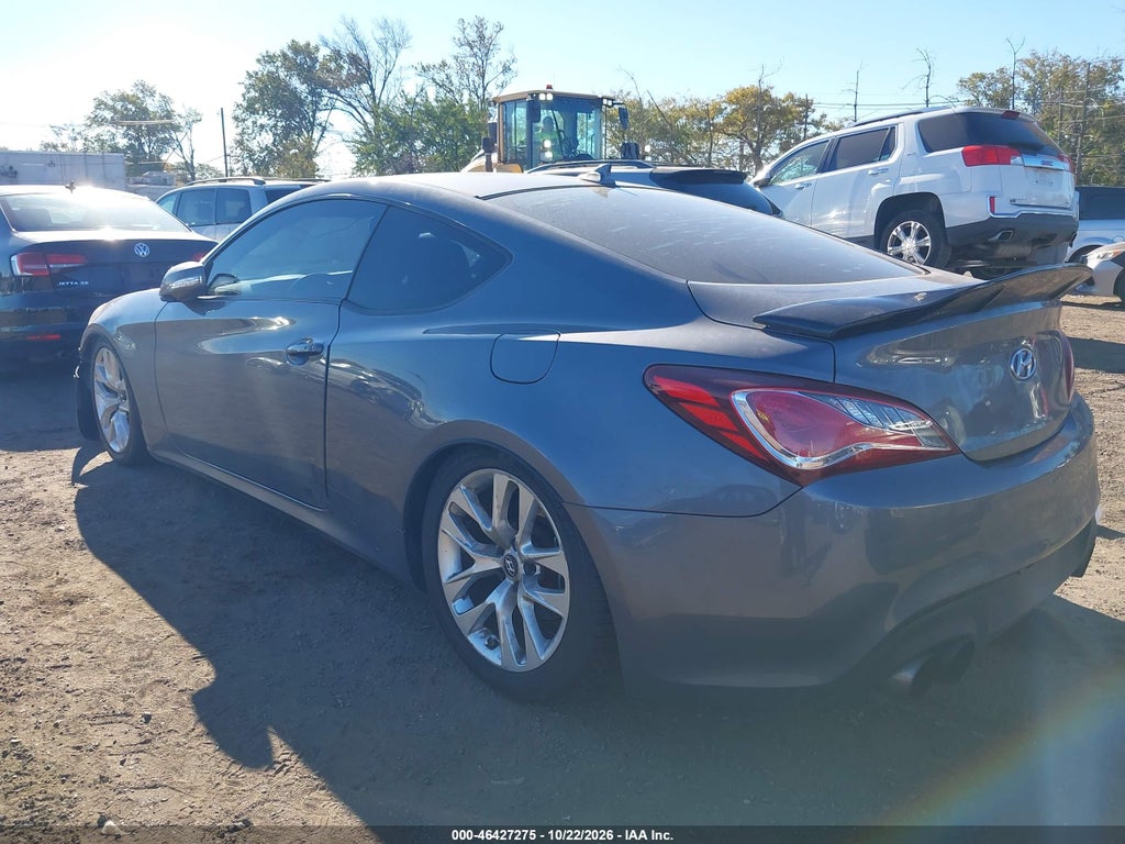2016 Hyundai Genesis 3.8 Base photo 3