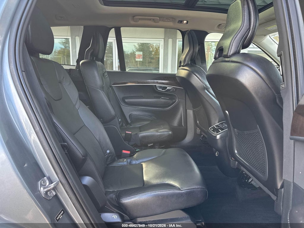 2019 Volvo XC90 T6 Momentum photo 8