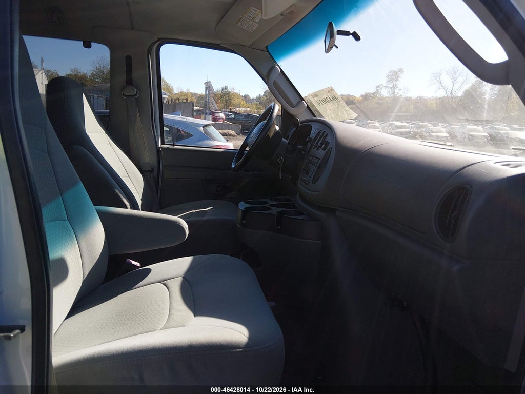 2008 Ford E-350 Super Duty XL/XLT photo 5