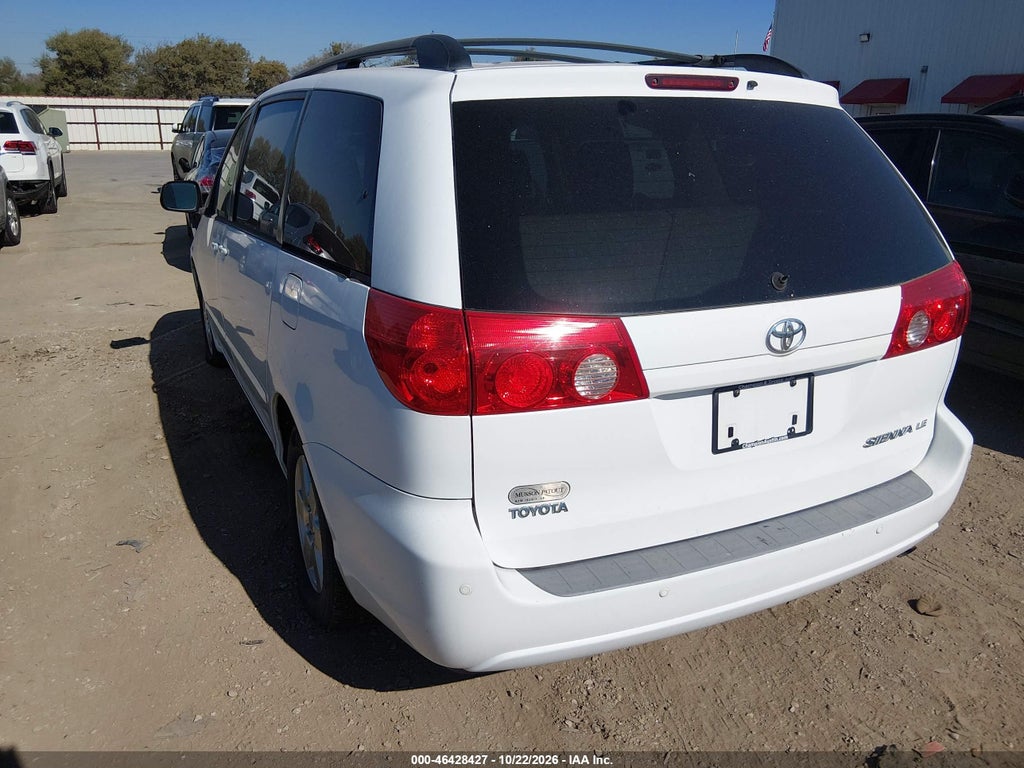 2009 Toyota Sienna LE photo 3