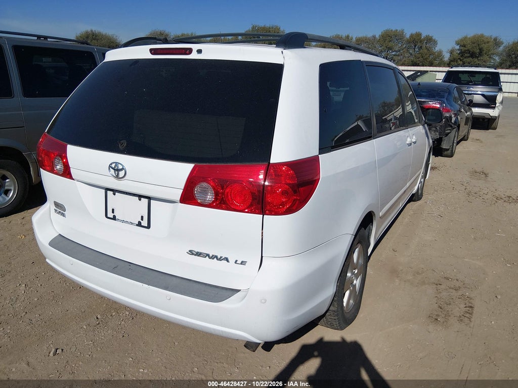 2009 Toyota Sienna LE photo 4
