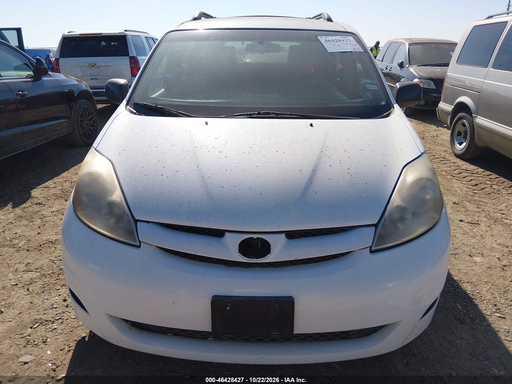 2009 Toyota Sienna LE photo 6