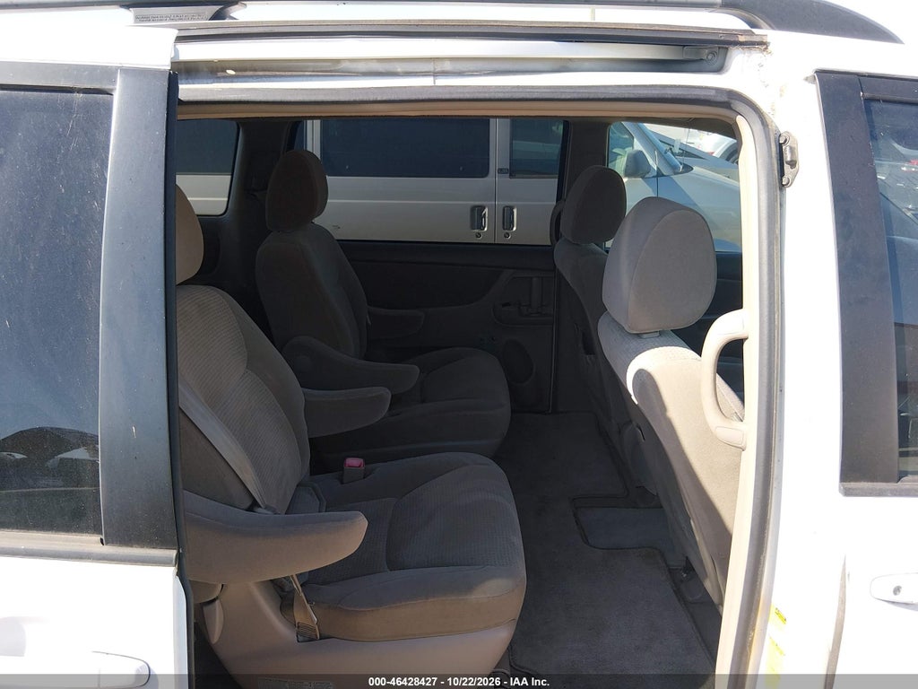 2009 Toyota Sienna LE photo 8