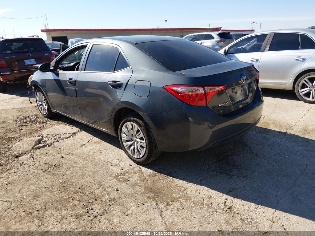 2017 Toyota Corolla LE photo 3