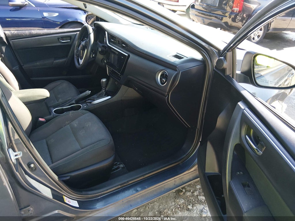 2017 Toyota Corolla LE photo 5