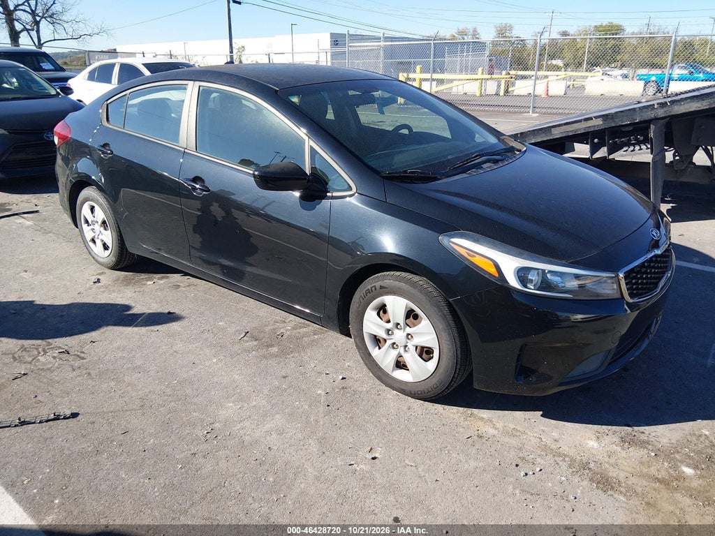 2017 Kia Forte LX photo 1