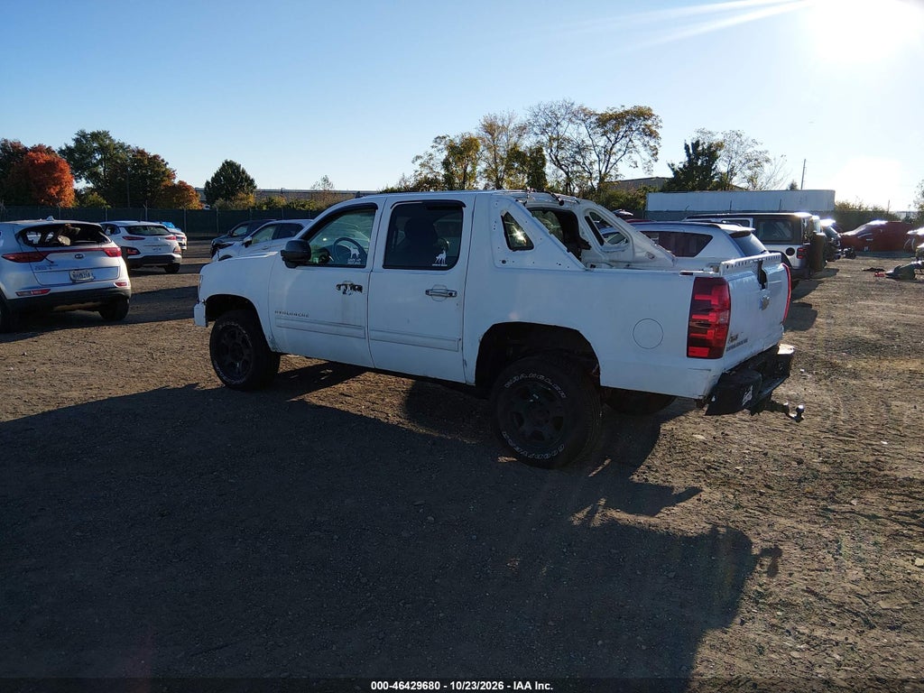 2010 Chevrolet Avalanche 1500 LS photo 3