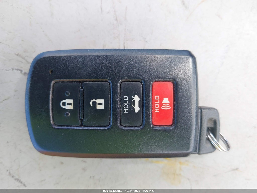 2015 Toyota Camry Hybrid LE photo 11