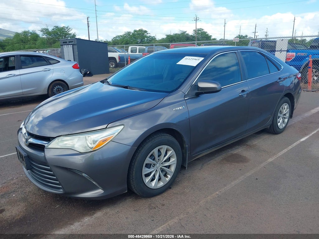2015 Toyota Camry Hybrid LE photo 2