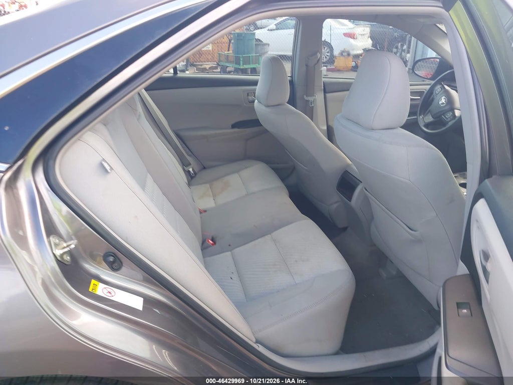 2015 Toyota Camry Hybrid LE photo 8