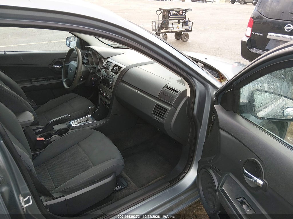 2010 Dodge Avenger SXT photo 5