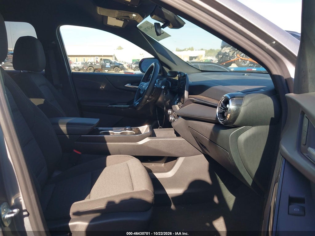 2026 Chevrolet Equinox FWD LT photo 5