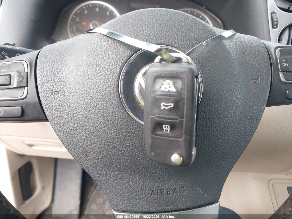 2016 Volkswagen Tiguan S photo 11