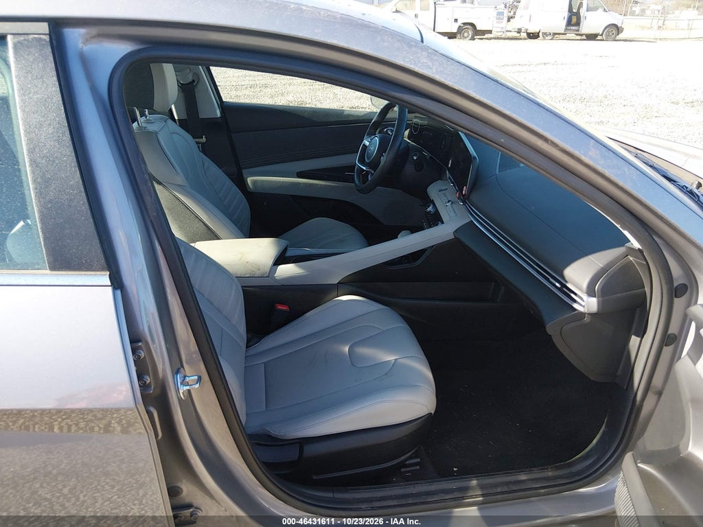 2025 Hyundai Elantra Limited photo 5