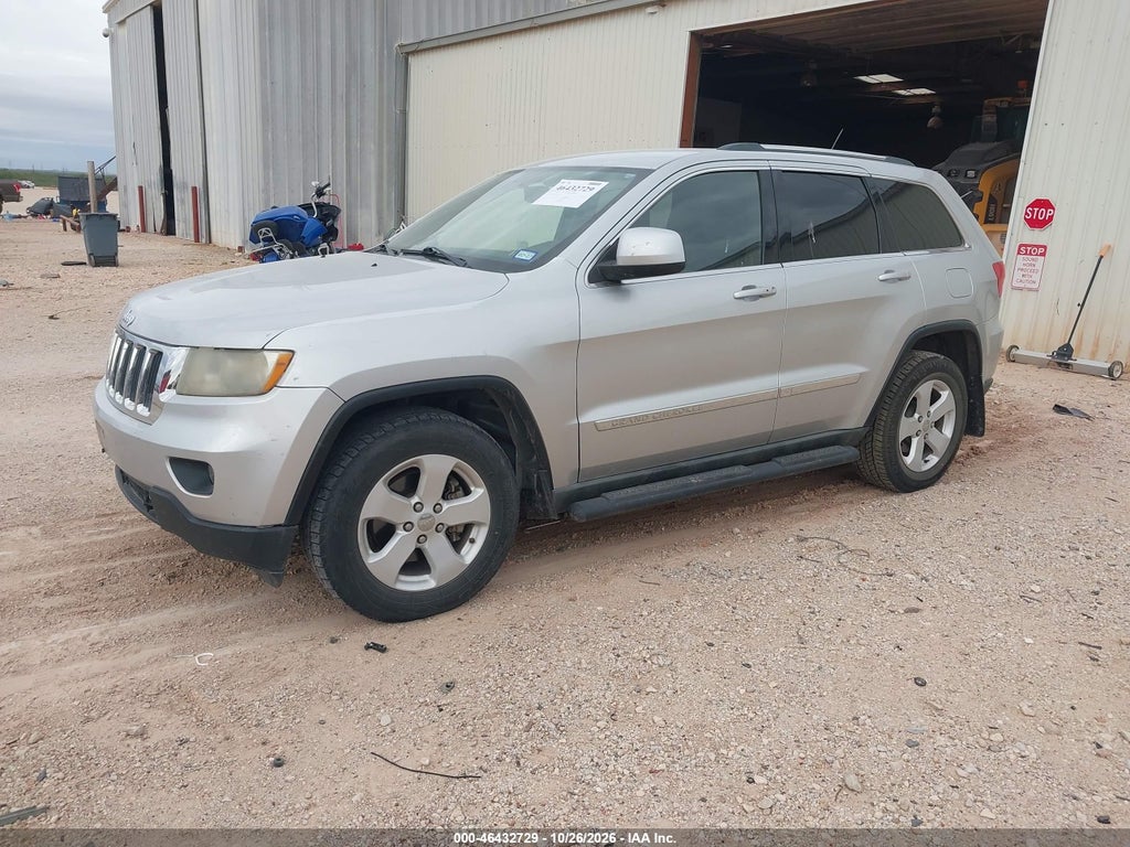2011 Jeep Grand Cherokee Laredo photo 2