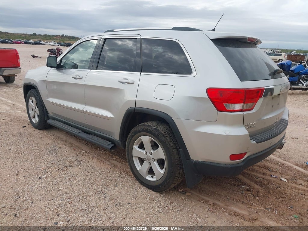 2011 Jeep Grand Cherokee Laredo photo 3