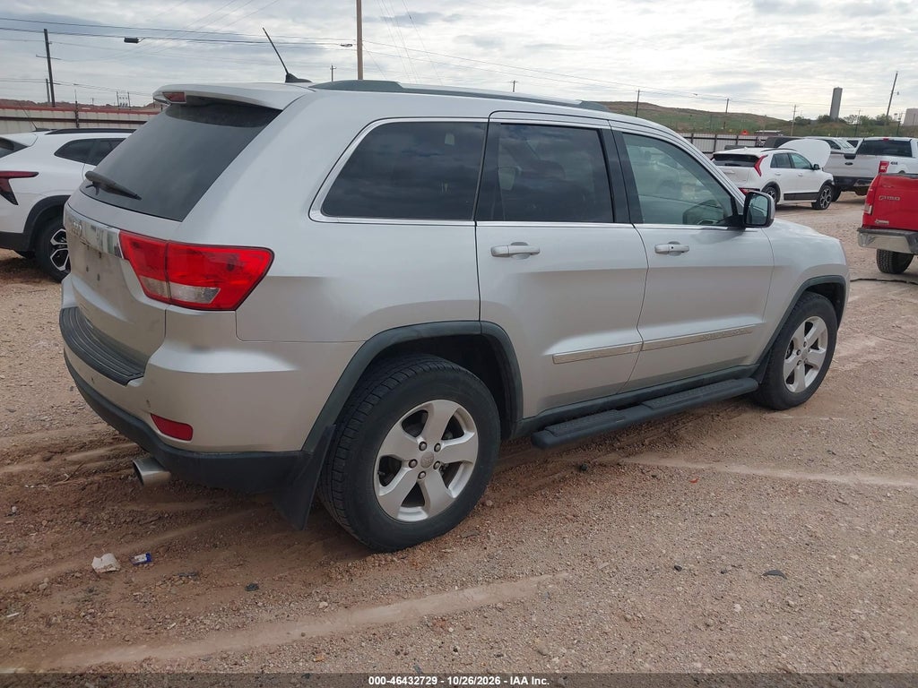 2011 Jeep Grand Cherokee Laredo photo 4